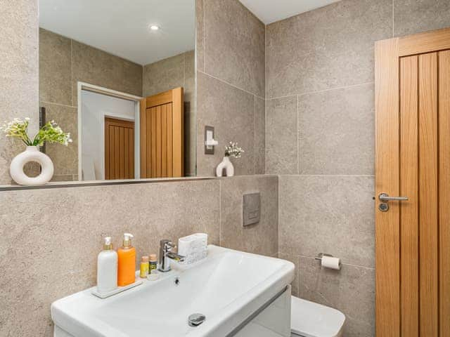 Bathroom | No. 2 Sunnyside Apartments, Woolacombe