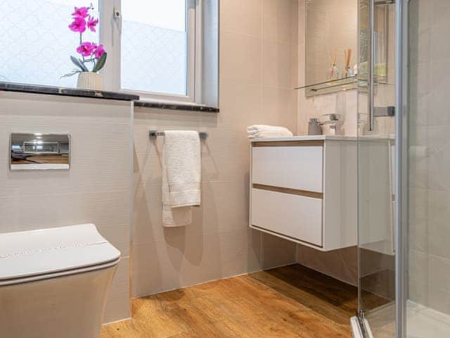 Bathroom | Malthouse Cottage, Ranworth