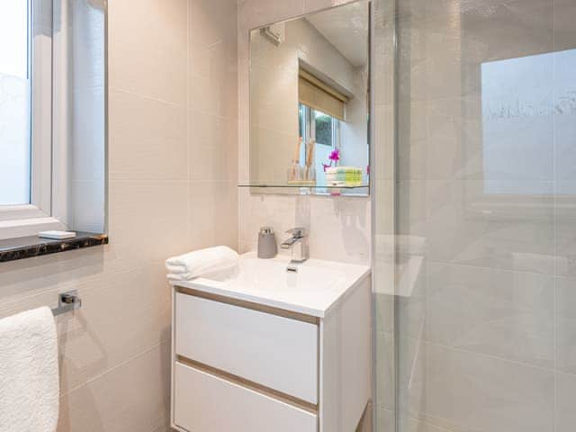 Bathroom | Malthouse Cottage, Ranworth