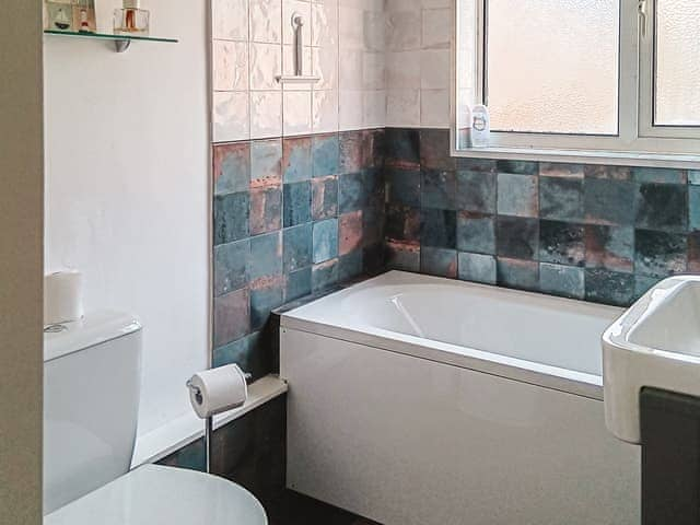 Bathroom | Beach Oasis Cottage, Margate