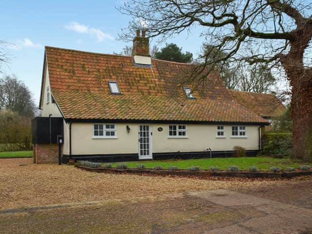 Exterior | Oak Tree Cottage, Quidenham