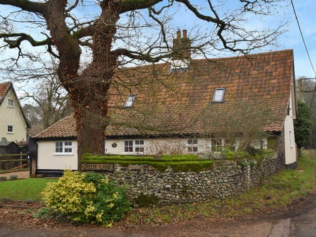 Exterior | Oak Tree Cottage, Quidenham