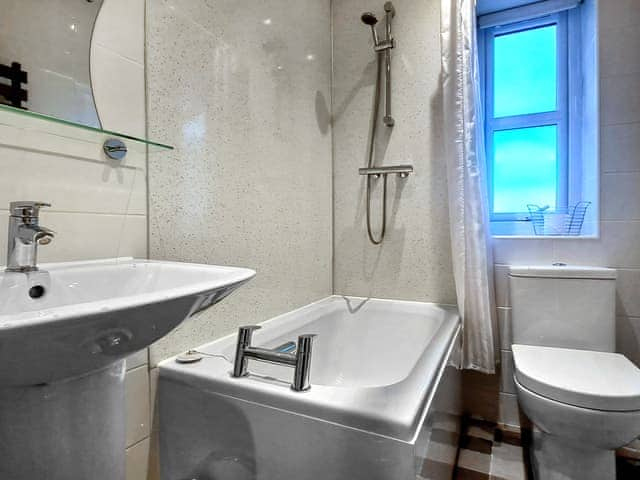 Bathroom | Squirrel Cottage, Windermere