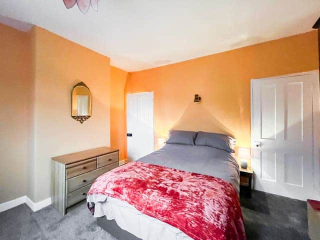 Double bedroom | 5 Rose Cottages, Little Sandhurst