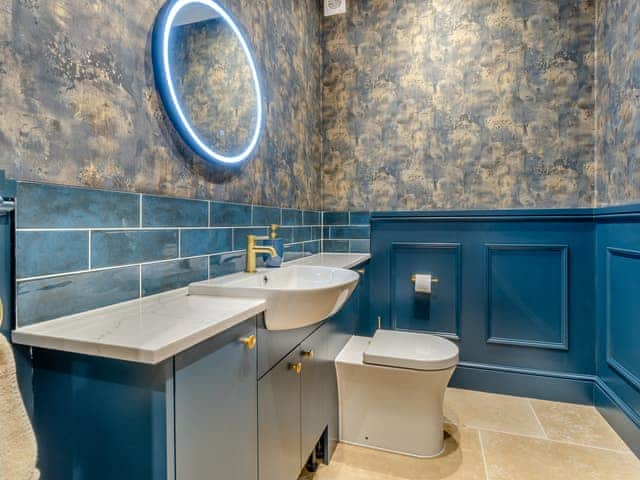 Bathroom | The Farmhouse, Church Stretton