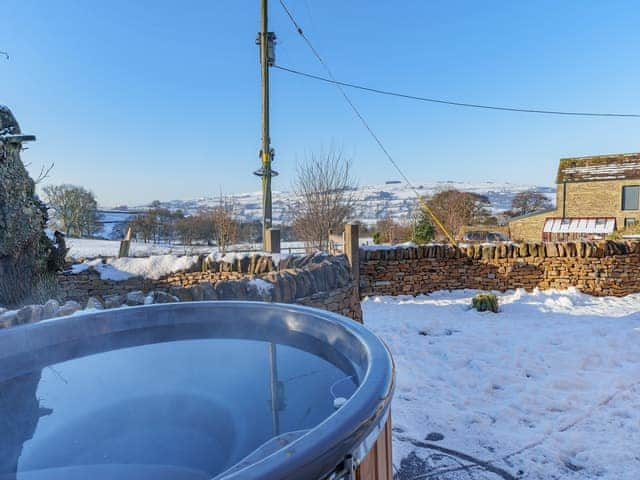 Jacuzzi | Moorgate Lodge - Moorgate Farm, Kelbrook