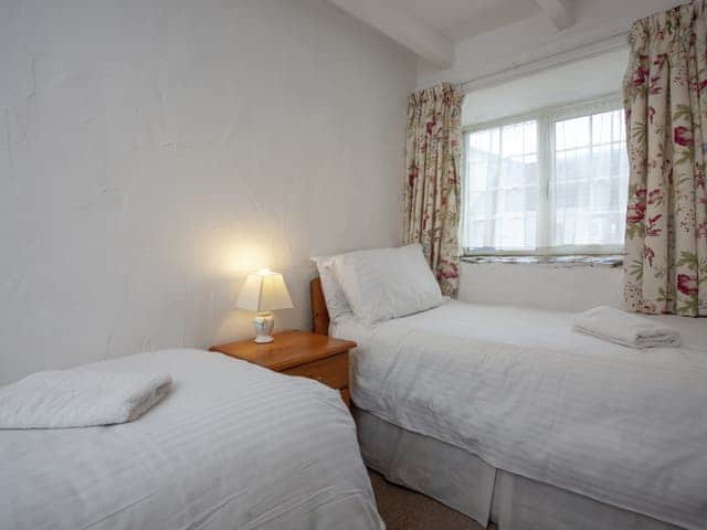 Twin bedroom | Hayloft - Summercourt Cottages, Looe