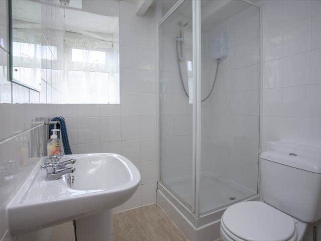 Shower room | Hayloft - Summercourt Cottages, Looe