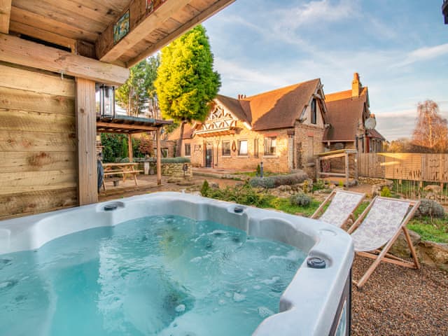 Hot tub | Bramley Cottage, Otham, near Maidstone