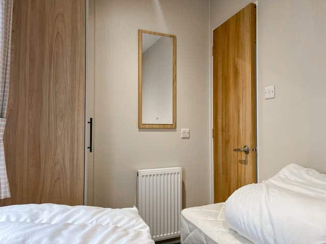 Twin bedroom | Apricus Lodge, Ashbourne