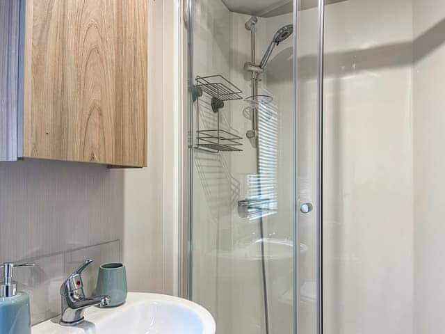 Shower room | Apricus Lodge, Ashbourne