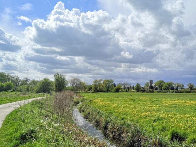 Local walk at Wickhampton in the broads | Elm Barn Lodge - Elm Barn, Freethorpe