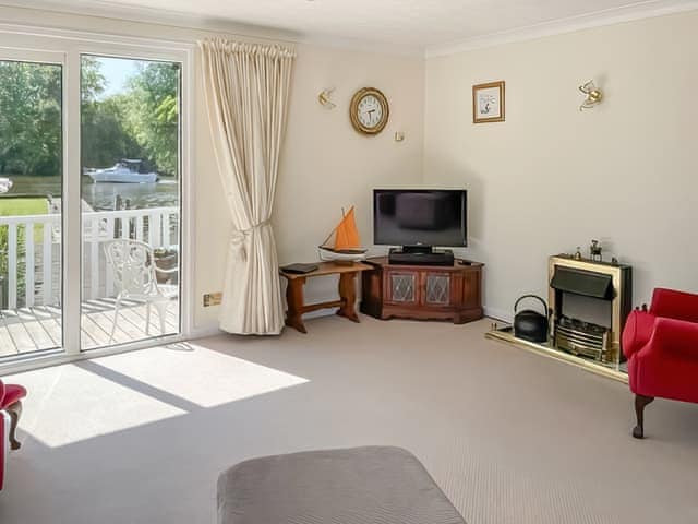 Living area | Noosa Sound, Horning