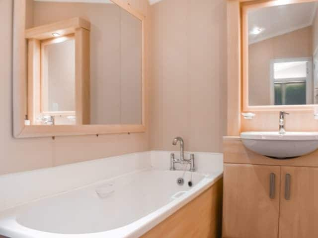 Bathroom | Beautiful Sea View - Azure Retreats, Lowestoft