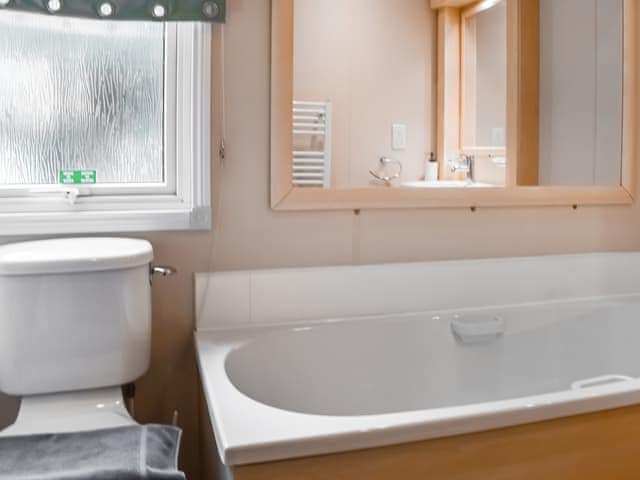 Bathroom | Beautiful Sea View - Azure Retreats, Lowestoft