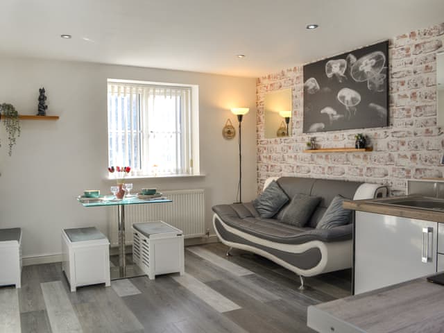 Open plan living space | Holly&rsquo;s Apartment, Beverley