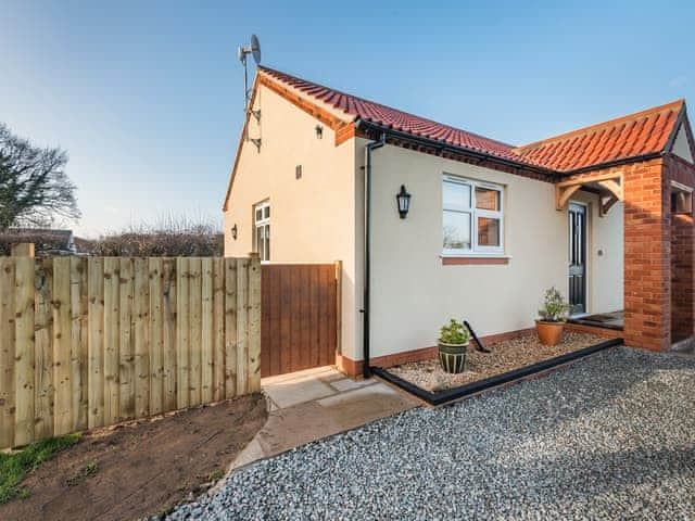 Exterior | The Hideaway - Holding Holiday Homes, Hogsthorpe