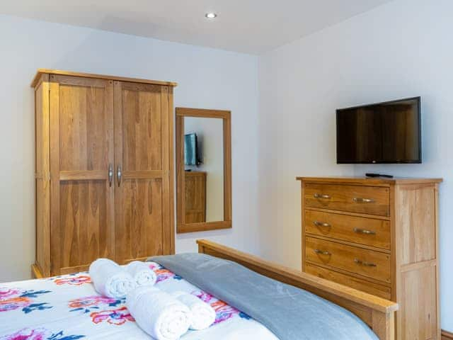 Double bedroom | Courtyard Barn - Hall Farm Barns, Gimingham, near Mundesley