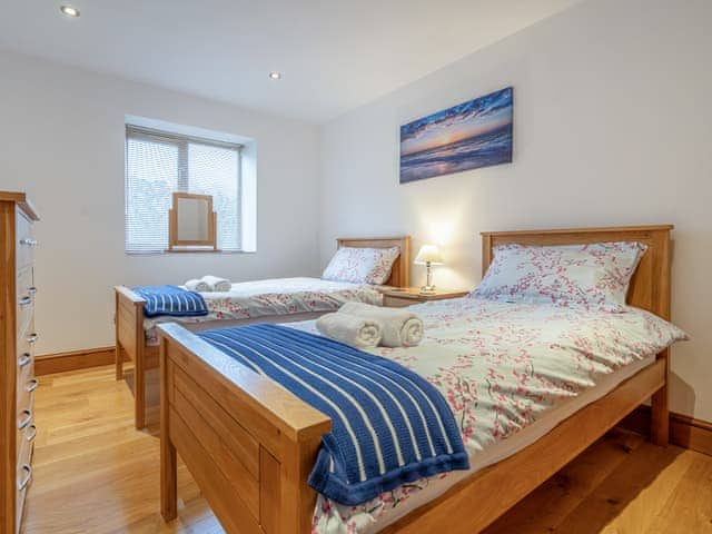 Twin bedroom | Courtyard Barn - Hall Farm Barns, Gimingham, near Mundesley