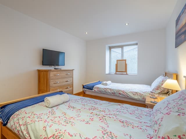 Twin bedroom | Courtyard Barn - Hall Farm Barns, Gimingham, near Mundesley