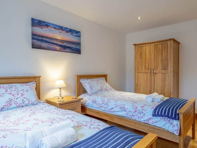 Twin bedroom | Courtyard Barn - Hall Farm Barns, Gimingham, near Mundesley