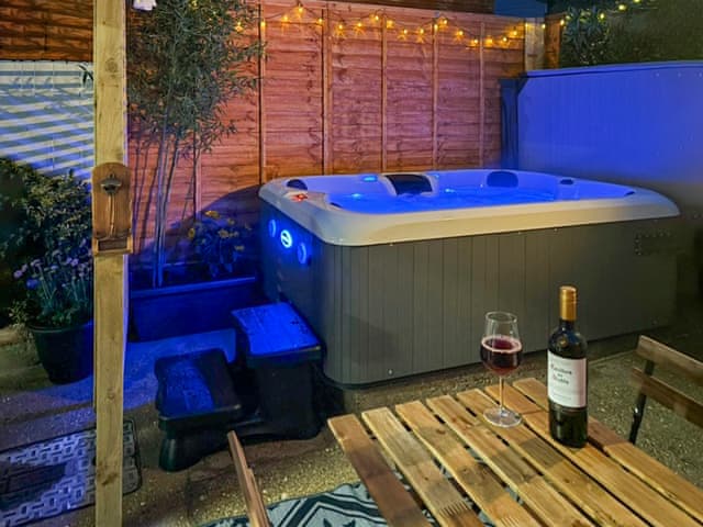 Hot tub | Mere Walk, Hornsea