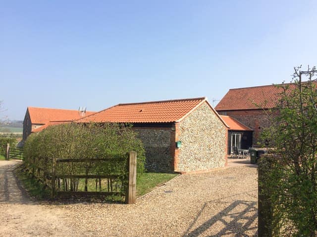 Driveway | Courtyard Barn - Hall Farm Barns, Gimingham, near Mundesley