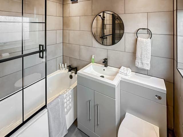 Bathroom | Back Pier Cottage, Gorleston-on-Sea- Great Yarmouth - Norfolk