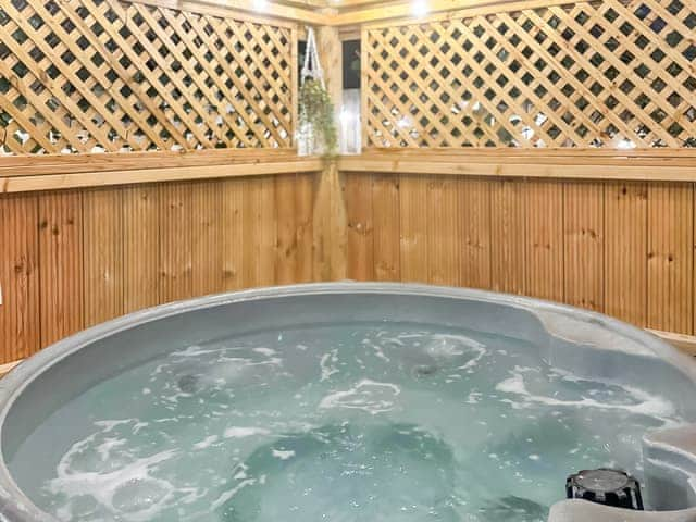 Hot tub | Back Pier Cottage, Gorleston-on-Sea- Great Yarmouth - Norfolk