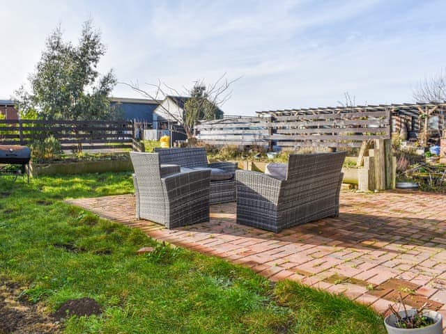 Sitting-out-area | The Dairy - Norfolk Coastal Cottages, Heacham, near Hunstanton