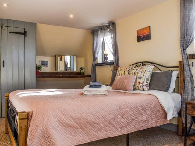 Double bedroom | The Dairy - Norfolk Coastal Cottages, Heacham, near Hunstanton