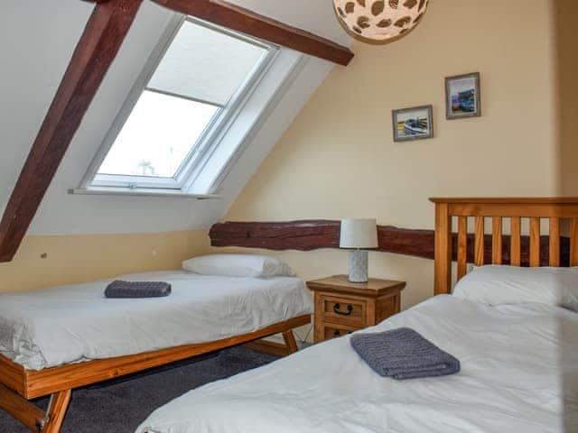 Twin bedroom | The Old Barn - Norfolk Coastal Cottages, Heacham, near Hunstanton