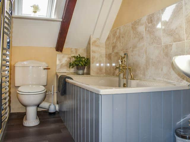 Bathroom | The Old Barn - Norfolk Coastal Cottages, Heacham, near Hunstanton