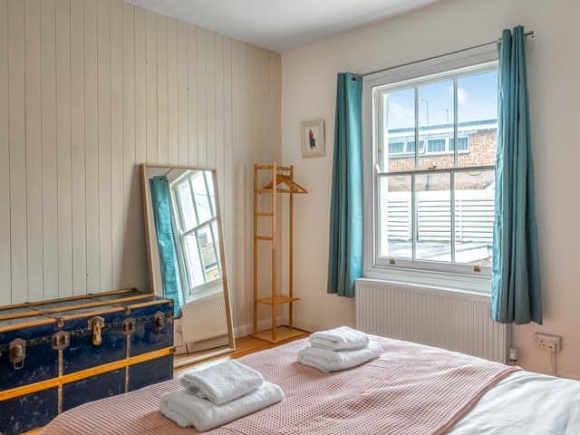 Double bedroom | McEnroe Cottage, Broadstairs