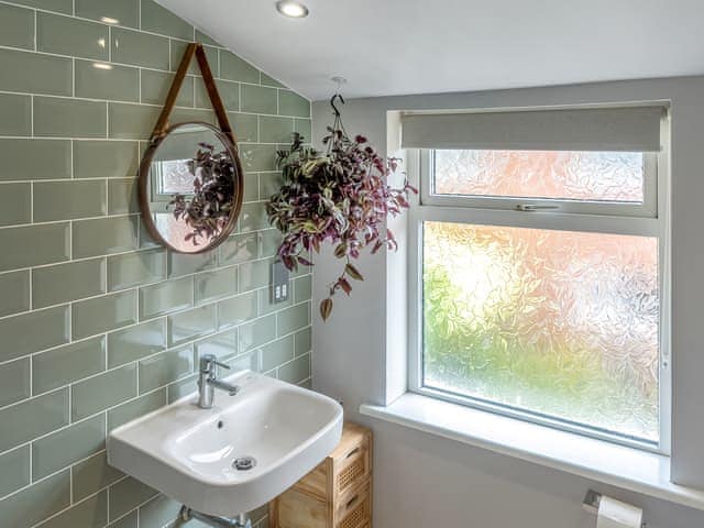 Bathroom | McEnroe Cottage, Broadstairs