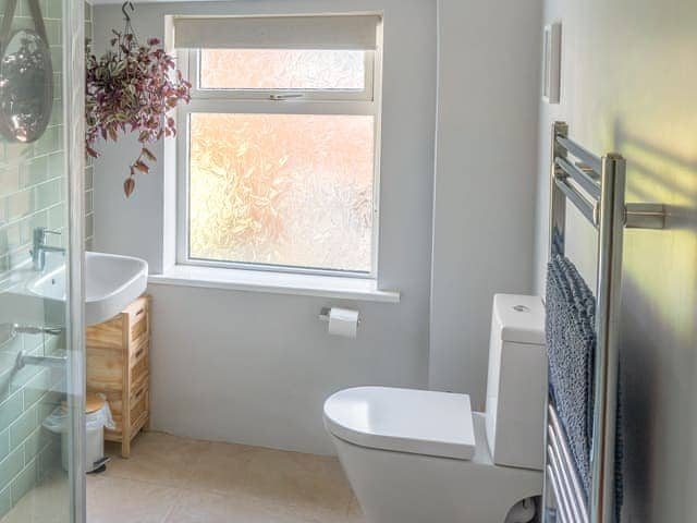 Bathroom | McEnroe Cottage, Broadstairs