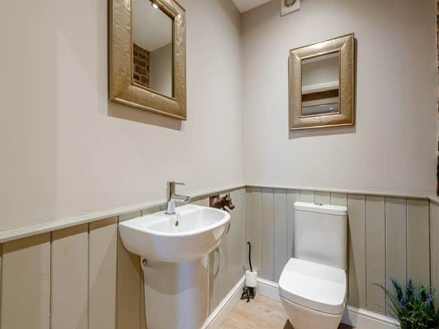 Bathroom | The Barnacle Goose - North Plain Farm, Bowness-on-Solway