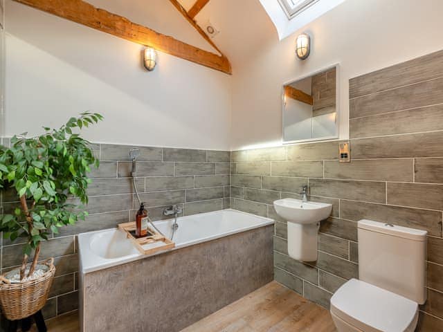 Bathroom | The Barnacle Goose - North Plain Farm, Bowness-on-Solway