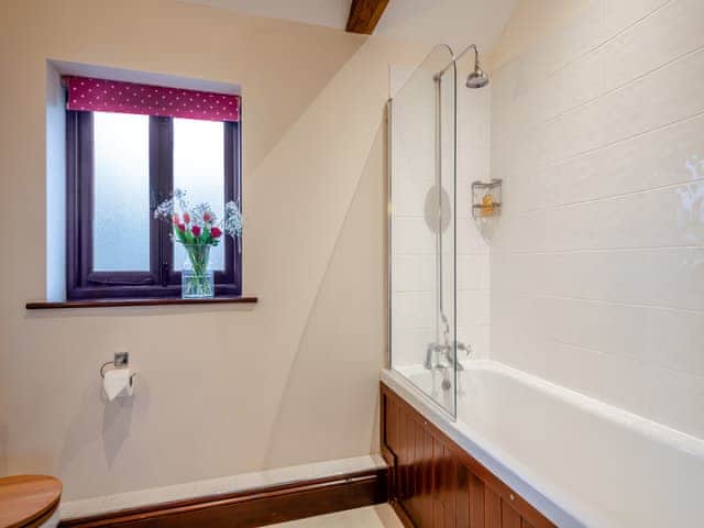 Bathroom | Woodpecker Barn - Piggyback Barns, Sculthorpe, Fakenham