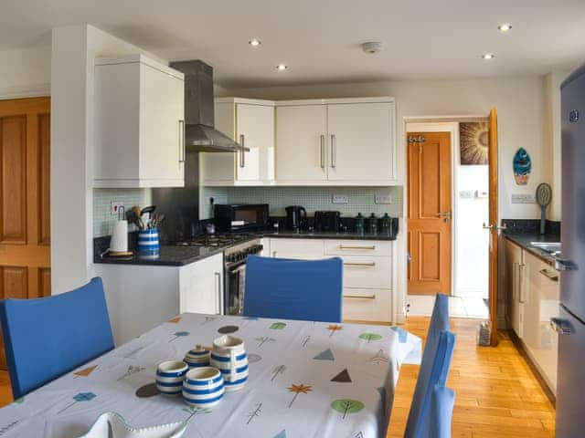 Kitchen/diner | Surf Rise, Bude