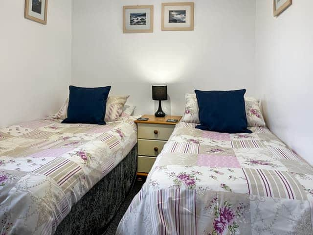 Twin bedroom | Culver Cottage - Fox Valley Cottages, Looe