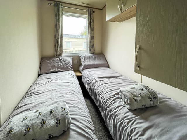 Twin bedroom | Vue Du Ciel - Tattershall Lake, Tattershall