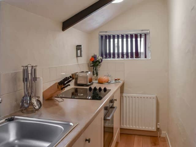 Kitchen | Henhouse - Tokenbury Manor Cottages, Liskeard