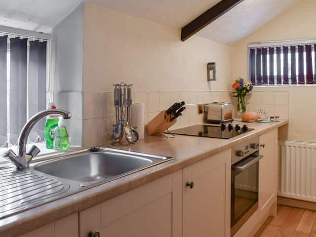 Kitchen | Henhouse - Tokenbury Manor Cottages, Liskeard