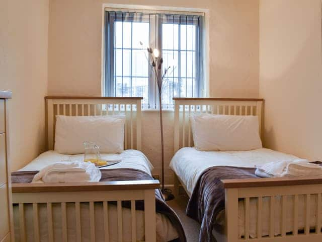 Twin bedroom | Henhouse - Tokenbury Manor Cottages, Liskeard