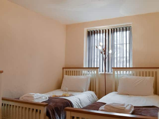 Twin bedroom | Henhouse - Tokenbury Manor Cottages, Liskeard