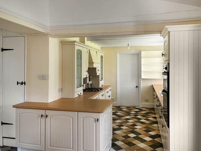 Kitchen | The Farmhouse - Tokenbury Manor Cottages, Liskeard