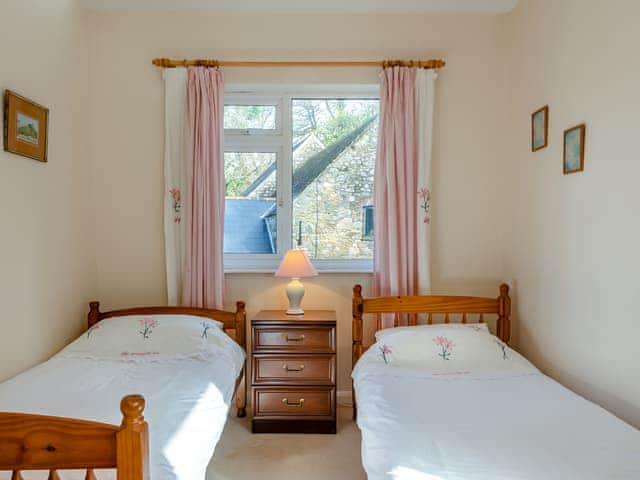 Twin bedroom | Lukesland Farm Cottage, Harford, Dartmoor National Park