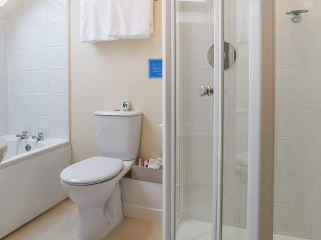 Bathroom | Cowshed - Tokenbury Manor Cottages, Liskeard