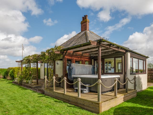 Hot tub | The Poplars, Long Riston, near Beverley